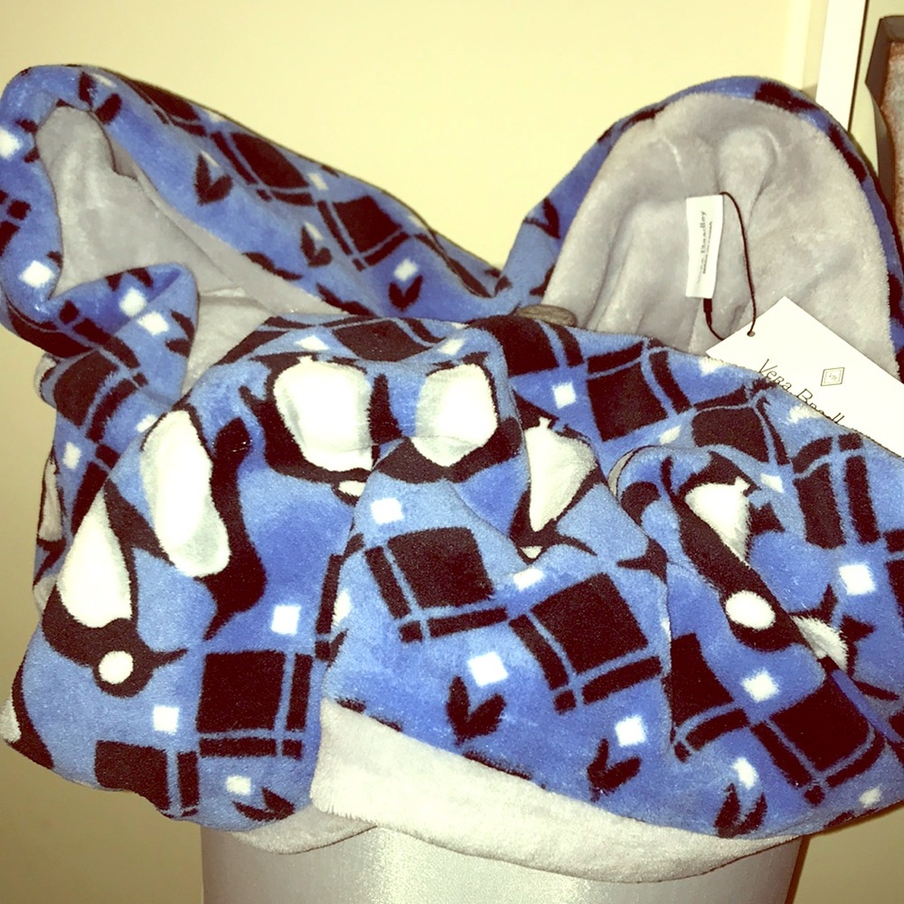 ‼️BOGO‼️NWT Vera Bradely Penguin Infinity Scarf